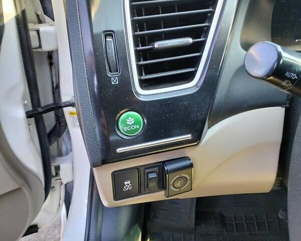 Белый Хонда Цивик, объемом двигателя 1.8 л и пробегом 84 тыс. км за 9300 $, фото 7 на Automoto.ua