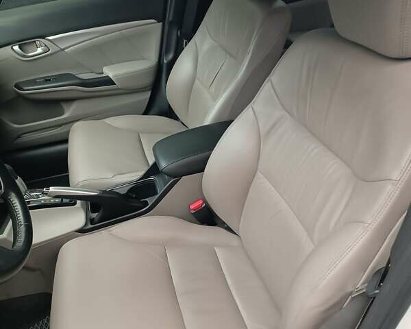 Белый Хонда Цивик, объемом двигателя 1.8 л и пробегом 179 тыс. км за 11500 $, фото 3 на Automoto.ua