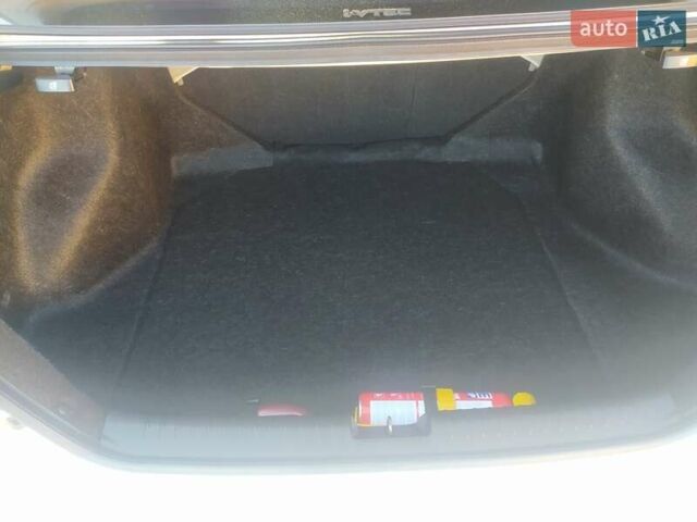 Белый Хонда Цивик, объемом двигателя 1.8 л и пробегом 109 тыс. км за 13200 $, фото 16 на Automoto.ua