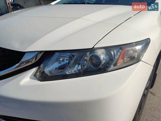 Хонда Цивик 2014 в Чернигове на Automoto.ua Белый Хонда Цивик, объемом двигателя 1.8 л и пробегом 168 тыс. км за 9900 $, фото 9 на Automoto.ua
