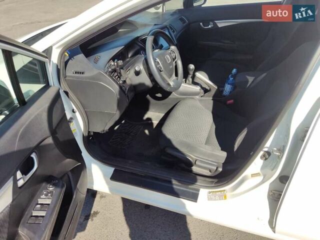 Хонда Цивик 2014 в Чернигове на Automoto.ua Белый Хонда Цивик, объемом двигателя 1.8 л и пробегом 168 тыс. км за 9900 $, фото 22 на Automoto.ua