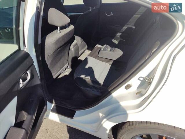 Хонда Цивик 2014 в Чернигове на Automoto.ua Белый Хонда Цивик, объемом двигателя 1.8 л и пробегом 168 тыс. км за 9900 $, фото 31 на Automoto.ua
