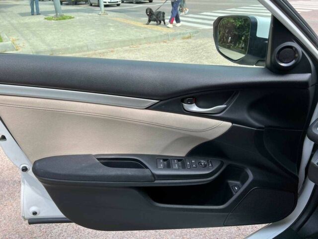 Белый Хонда Цивик, объемом двигателя 2 л и пробегом 95 тыс. км за 11800 $, фото 7 на Automoto.ua