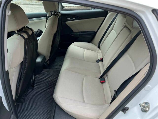 Белый Хонда Цивик, объемом двигателя 2 л и пробегом 95 тыс. км за 11800 $, фото 10 на Automoto.ua