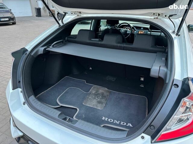 Белый Хонда Цивик, объемом двигателя 1.5 л и пробегом 76 тыс. км за 13490 $, фото 16 на Automoto.ua