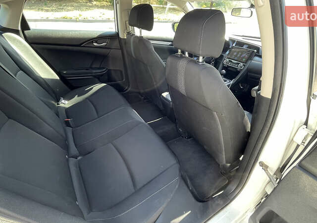 Белый Хонда Цивик, объемом двигателя 2 л и пробегом 67 тыс. км за 13900 $, фото 11 на Automoto.ua