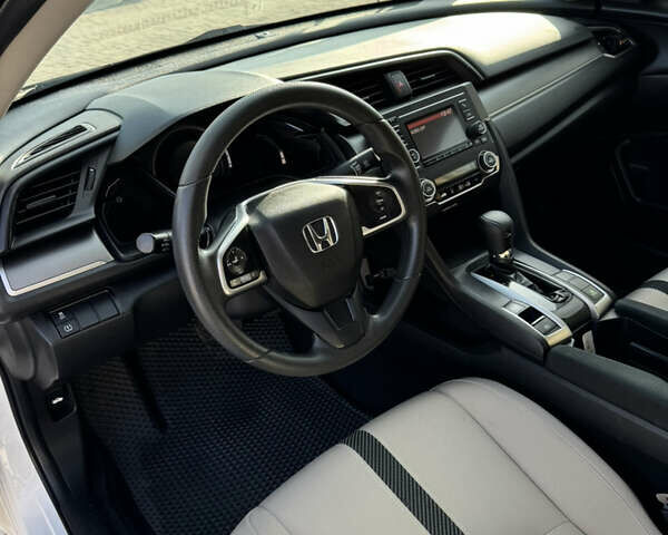 Белый Хонда Цивик, объемом двигателя 2 л и пробегом 101 тыс. км за 13800 $, фото 7 на Automoto.ua