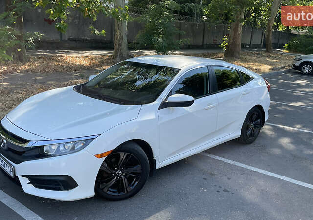 Белый Хонда Цивик, объемом двигателя 2 л и пробегом 67 тыс. км за 13900 $, фото 4 на Automoto.ua