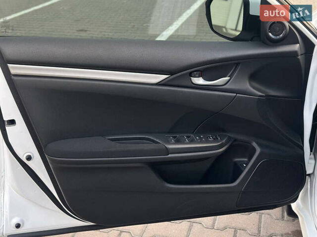 Белый Хонда Цивик, объемом двигателя 2 л и пробегом 153 тыс. км за 12950 $, фото 32 на Automoto.ua