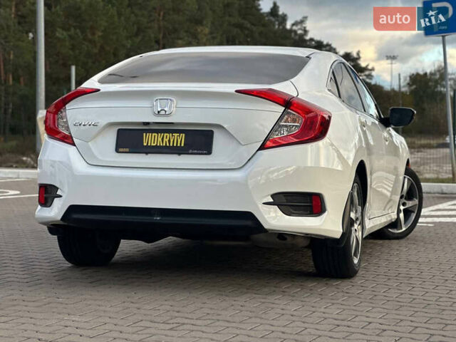 Белый Хонда Цивик, объемом двигателя 2 л и пробегом 153 тыс. км за 12950 $, фото 11 на Automoto.ua