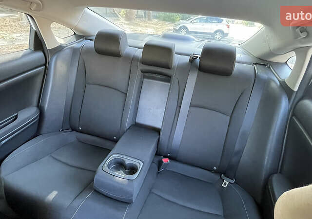 Белый Хонда Цивик, объемом двигателя 2 л и пробегом 67 тыс. км за 13900 $, фото 13 на Automoto.ua