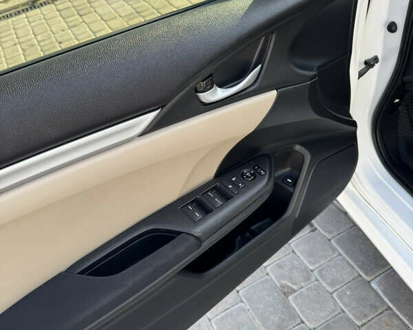 Белый Хонда Цивик, объемом двигателя 2 л и пробегом 101 тыс. км за 13800 $, фото 10 на Automoto.ua