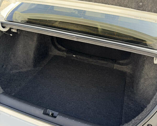 Белый Хонда Цивик, объемом двигателя 2 л и пробегом 101 тыс. км за 13800 $, фото 16 на Automoto.ua