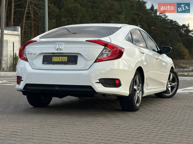 Белый Хонда Цивик, объемом двигателя 2 л и пробегом 153 тыс. км за 12950 $, фото 16 на Automoto.ua