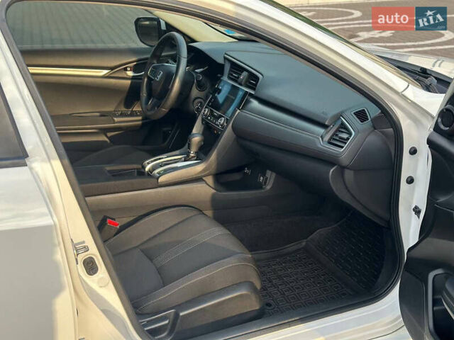 Белый Хонда Цивик, объемом двигателя 2 л и пробегом 153 тыс. км за 12950 $, фото 36 на Automoto.ua