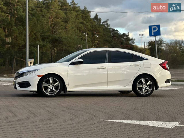 Белый Хонда Цивик, объемом двигателя 2 л и пробегом 153 тыс. км за 12950 $, фото 3 на Automoto.ua