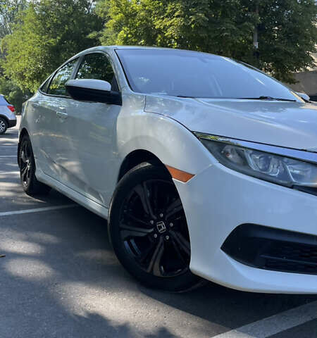 Белый Хонда Цивик, объемом двигателя 2 л и пробегом 67 тыс. км за 13900 $, фото 15 на Automoto.ua