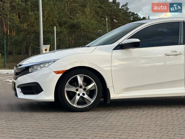 Белый Хонда Цивик, объемом двигателя 2 л и пробегом 153 тыс. км за 12950 $, фото 10 на Automoto.ua