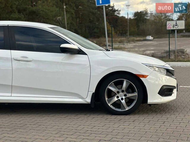 Белый Хонда Цивик, объемом двигателя 2 л и пробегом 153 тыс. км за 12950 $, фото 14 на Automoto.ua