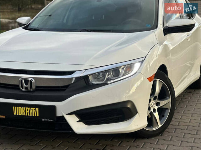 Белый Хонда Цивик, объемом двигателя 2 л и пробегом 153 тыс. км за 12950 $, фото 7 на Automoto.ua