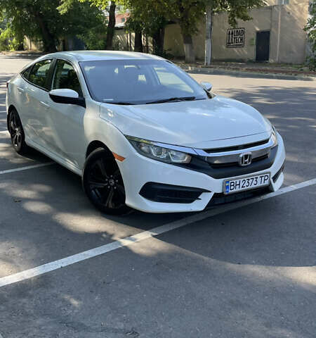 Белый Хонда Цивик, объемом двигателя 2 л и пробегом 67 тыс. км за 13900 $, фото 3 на Automoto.ua