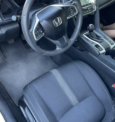 Белый Хонда Цивик, объемом двигателя 2 л и пробегом 67 тыс. км за 13900 $, фото 12 на Automoto.ua