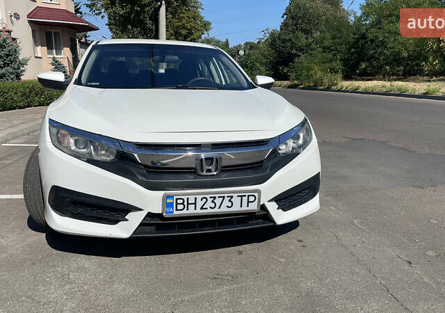 Белый Хонда Цивик, объемом двигателя 2 л и пробегом 67 тыс. км за 13900 $, фото 5 на Automoto.ua