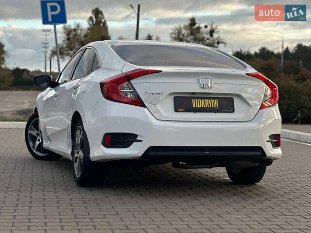 Белый Хонда Цивик, объемом двигателя 2 л и пробегом 153 тыс. км за 12950 $, фото 17 на Automoto.ua
