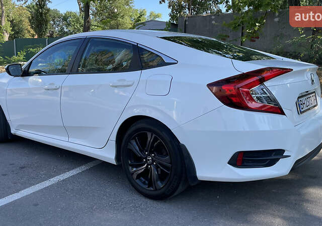 Белый Хонда Цивик, объемом двигателя 2 л и пробегом 67 тыс. км за 13900 $, фото 1 на Automoto.ua