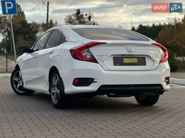 Белый Хонда Цивик, объемом двигателя 2 л и пробегом 153 тыс. км за 12950 $, фото 19 на Automoto.ua