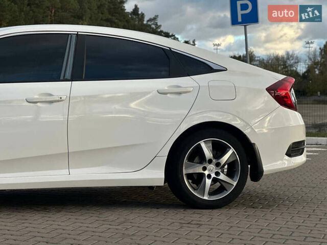 Белый Хонда Цивик, объемом двигателя 2 л и пробегом 153 тыс. км за 12950 $, фото 18 на Automoto.ua