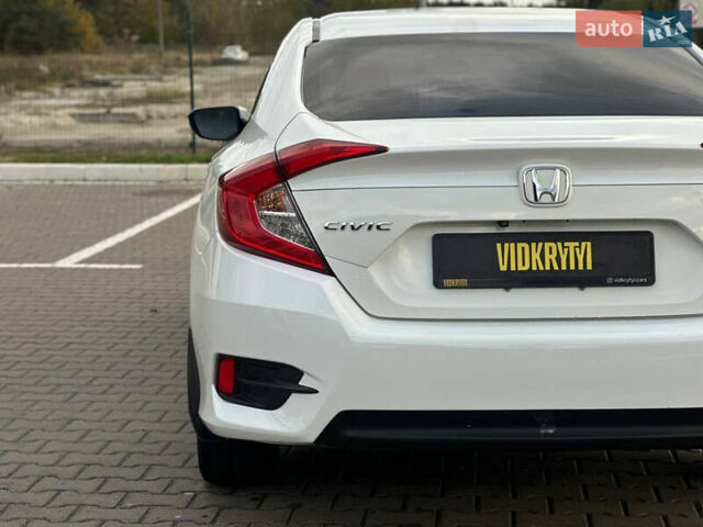 Белый Хонда Цивик, объемом двигателя 2 л и пробегом 153 тыс. км за 12950 $, фото 12 на Automoto.ua