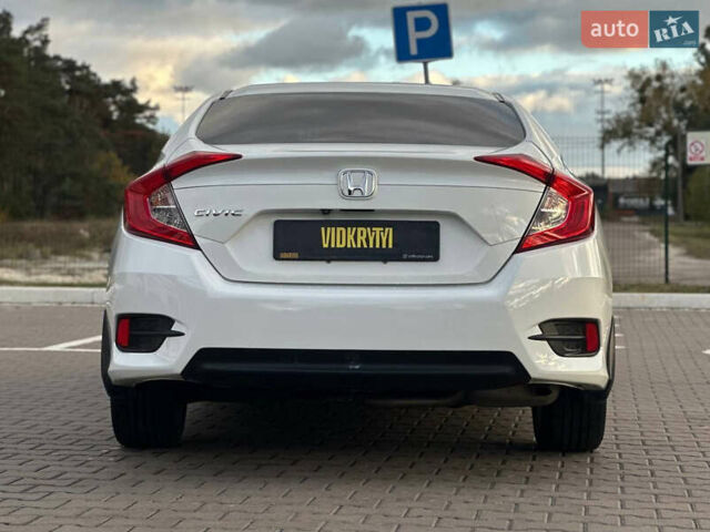 Белый Хонда Цивик, объемом двигателя 2 л и пробегом 153 тыс. км за 12950 $, фото 8 на Automoto.ua