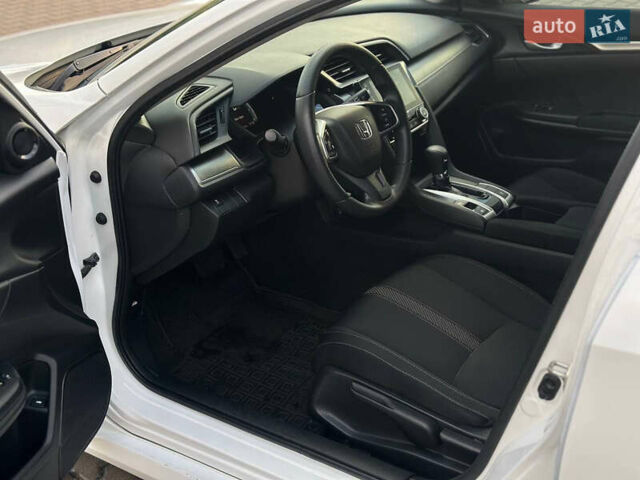 Белый Хонда Цивик, объемом двигателя 2 л и пробегом 153 тыс. км за 12950 $, фото 34 на Automoto.ua