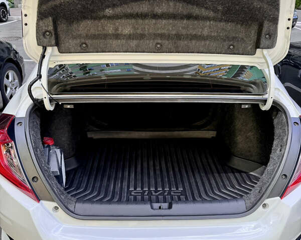 Білий Хонда Сівік, об'ємом двигуна 2 л та пробігом 103 тис. км за 12900 $, фото 4 на Automoto.ua