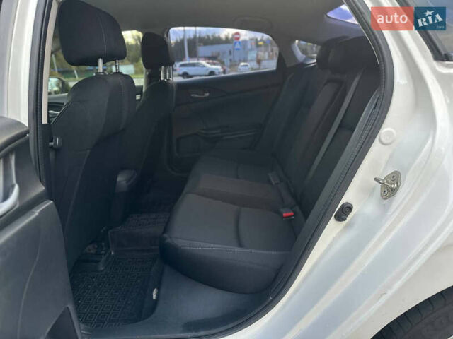 Белый Хонда Цивик, объемом двигателя 2 л и пробегом 153 тыс. км за 12950 $, фото 29 на Automoto.ua