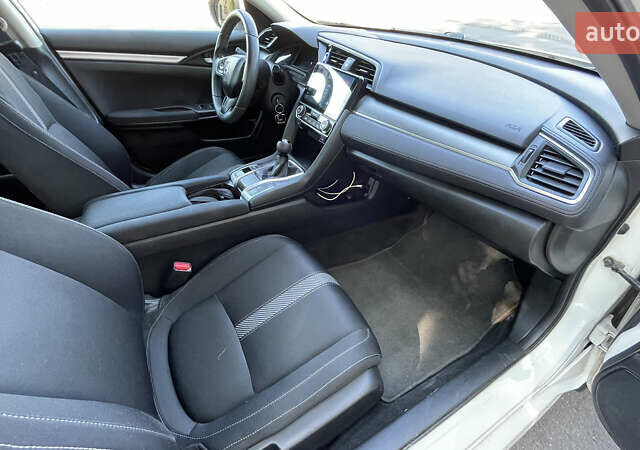 Белый Хонда Цивик, объемом двигателя 2 л и пробегом 67 тыс. км за 13900 $, фото 14 на Automoto.ua