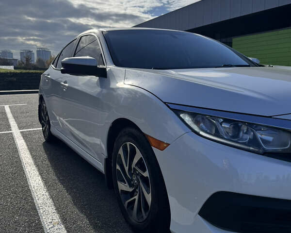 Белый Хонда Цивик, объемом двигателя 2 л и пробегом 112 тыс. км за 13300 $, фото 5 на Automoto.ua