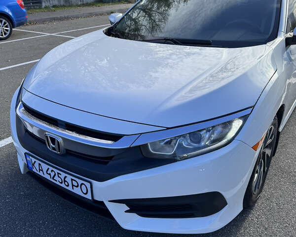Белый Хонда Цивик, объемом двигателя 2 л и пробегом 112 тыс. км за 14200 $, фото 8 на Automoto.ua