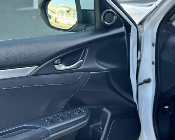 Белый Хонда Цивик, объемом двигателя 1.6 л и пробегом 109 тыс. км за 14300 $, фото 30 на Automoto.ua