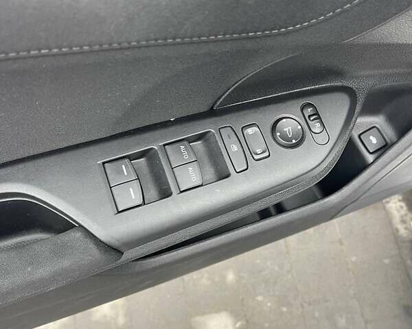 Белый Хонда Цивик, объемом двигателя 2 л и пробегом 62 тыс. км за 13800 $, фото 12 на Automoto.ua