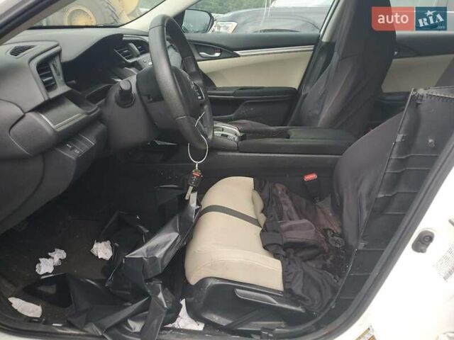 Белый Хонда Цивик, объемом двигателя 2 л и пробегом 125 тыс. км за 3900 $, фото 6 на Automoto.ua