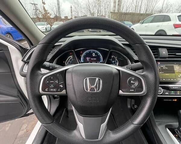 Белый Хонда Цивик, объемом двигателя 2 л и пробегом 62 тыс. км за 13800 $, фото 16 на Automoto.ua