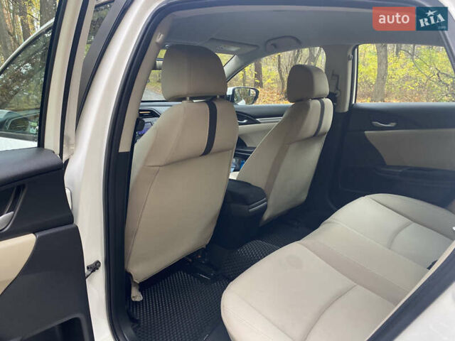 Белый Хонда Цивик, объемом двигателя 2 л и пробегом 91 тыс. км за 13500 $, фото 14 на Automoto.ua