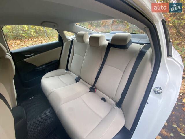 Белый Хонда Цивик, объемом двигателя 2 л и пробегом 91 тыс. км за 13500 $, фото 13 на Automoto.ua