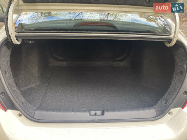 Белый Хонда Цивик, объемом двигателя 2 л и пробегом 91 тыс. км за 13500 $, фото 16 на Automoto.ua