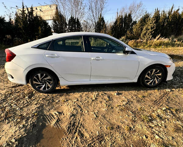 Белый Хонда Цивик, объемом двигателя 2 л и пробегом 63 тыс. км за 15200 $, фото 16 на Automoto.ua