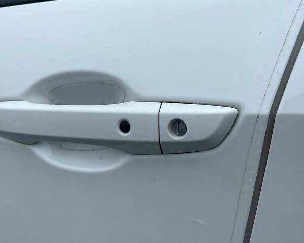 Белый Хонда Цивик, объемом двигателя 2 л и пробегом 62 тыс. км за 13800 $, фото 6 на Automoto.ua