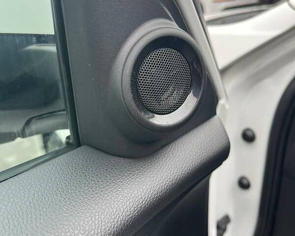 Белый Хонда Цивик, объемом двигателя 2 л и пробегом 62 тыс. км за 13800 $, фото 14 на Automoto.ua