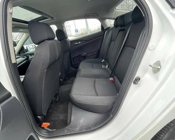 Белый Хонда Цивик, объемом двигателя 2 л и пробегом 62 тыс. км за 13800 $, фото 24 на Automoto.ua